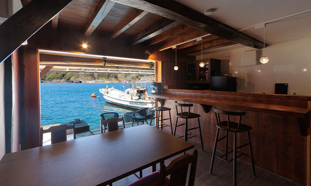 京都伊根町 舟屋漁師の宿「あっちゃん」海に直結した館内