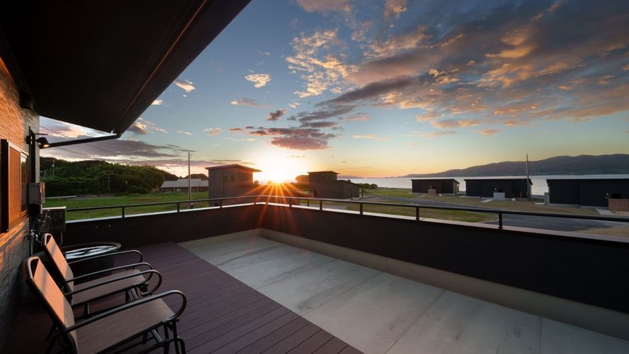 油谷湾リゾートＡＭＡＮＡのリゾート感あるベランダから海が見える部屋