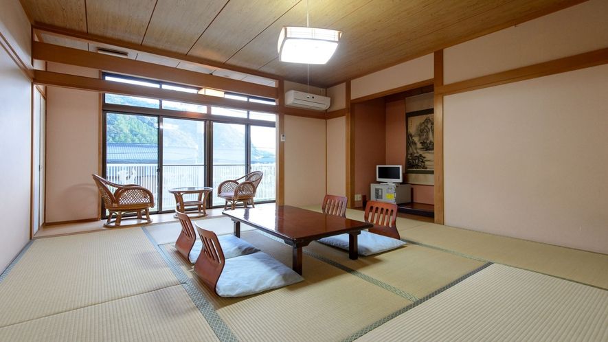 はまと旅館の和室