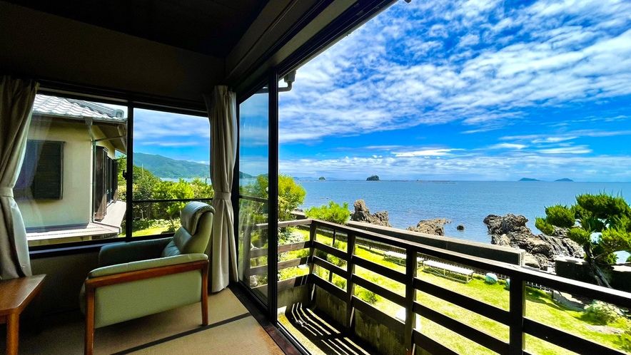 川口屋旅館別亭久楽(臼杵市)の海がすぐ近くの部屋