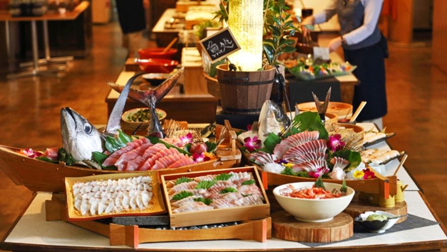 休暇村 伊良湖のビュッフェで食べられる舟盛り
