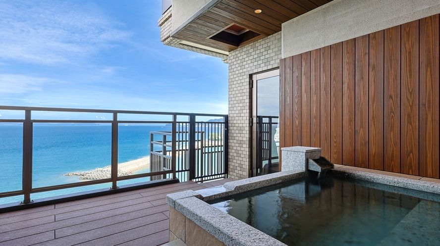 ホテルニューアワジの海が見える露天風呂つき客室