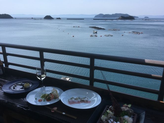 SeaSideうわかいのベランダで食事