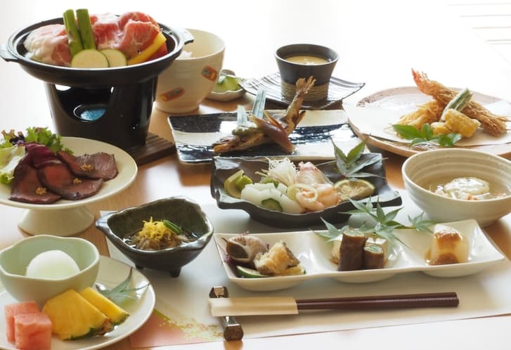 北川村温泉 ゆずの宿の地元の食材を活かした丁寧な和風会席料理