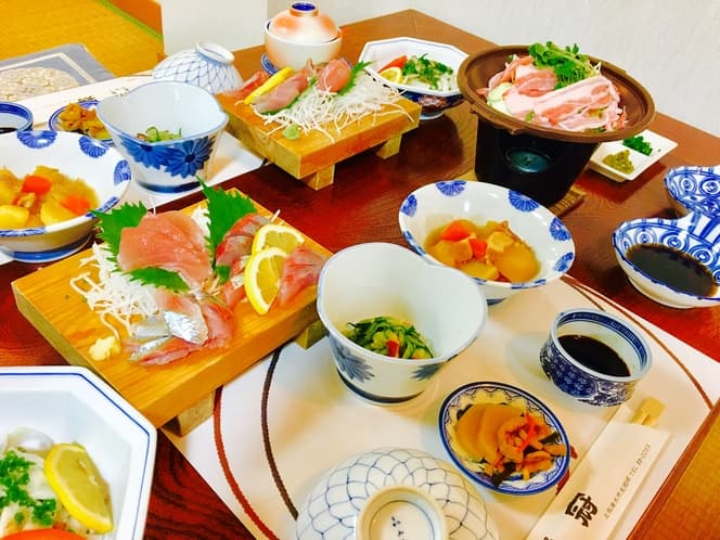 民宿 冠の新鮮な魚介や野菜を使った手作り料理