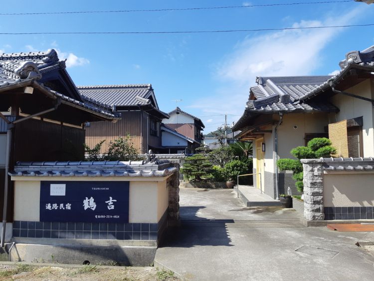 鶴吉の外観