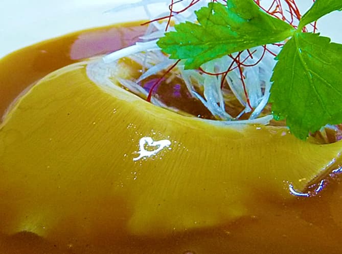 磯料理の宿 民宿 崎野屋の名物のフカヒレ姿煮