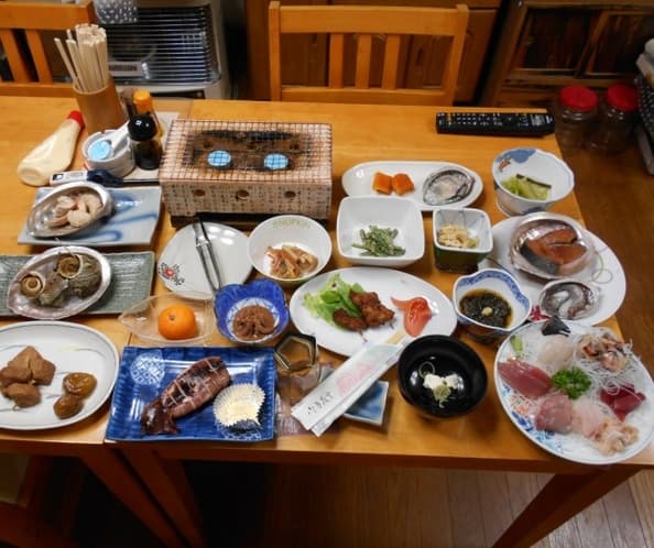 民宿 汐ケ島ボリューム満点な日本海の魚介料理