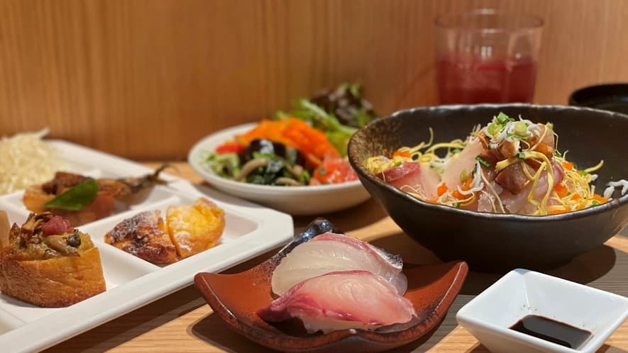 ホテルエトワス天神の本格的なお寿司と海鮮丼