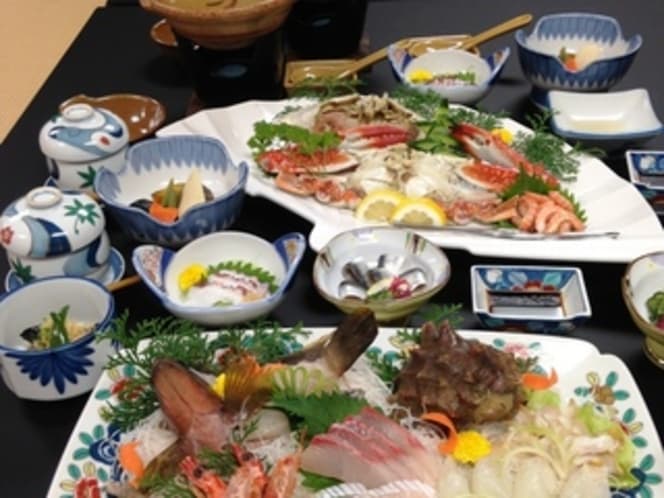 前島旅館 唐琴荘カニ盛り合わせコース